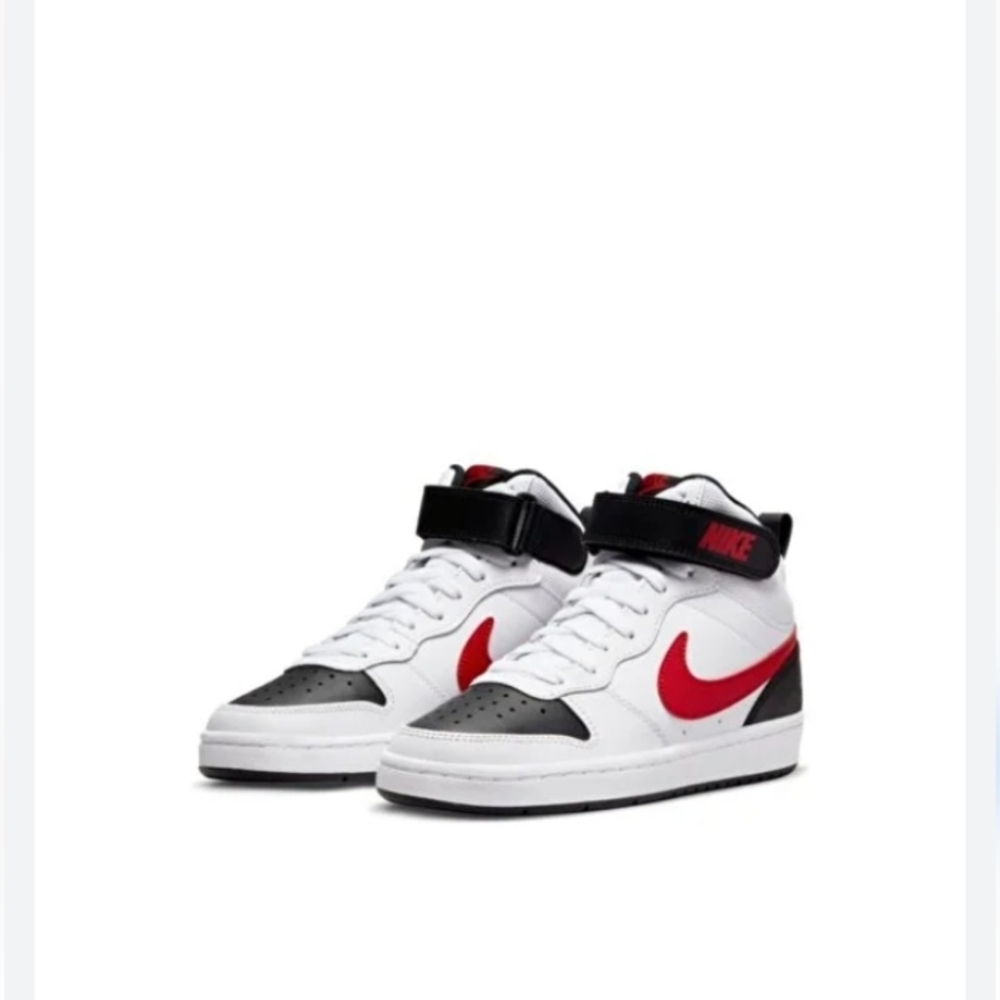 NIKE - White, black and red boy/ girl  shoes us 4Y
